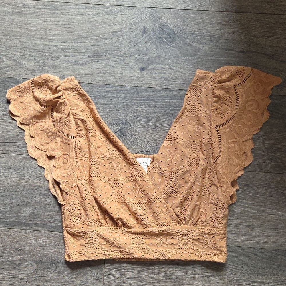 URBAN Romantics Lace Flutter Sleeve Blouse in Tan
